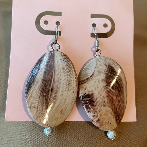 Boho Chic Taupe Earrings - Picture 6 of 8